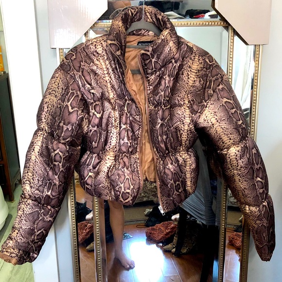 PrettyLittleThing Jackets & Blazers - Snake print cropped satin puffer coat